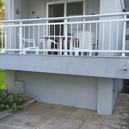 Kosta'S Apartment Nea Iraklia Exterior photo