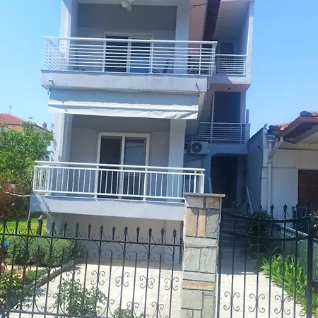 Kosta'S Apartment Nea Iraklia Exterior photo